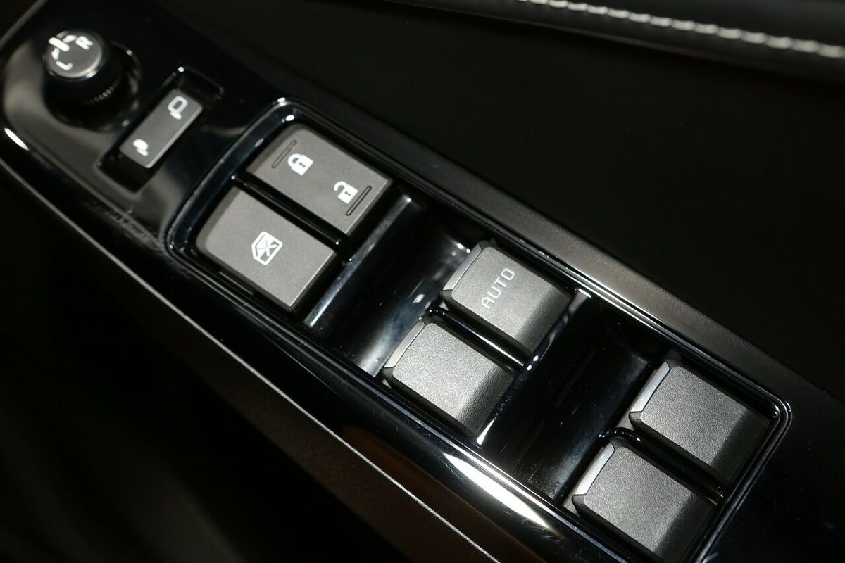 2023 Isuzu MU-X LS-T