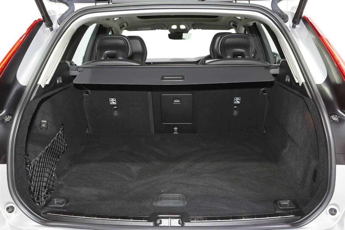 2023 Volvo XC60 Ultimate B5 Bright