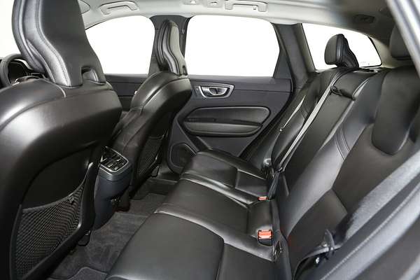 2023 Volvo XC60 Ultimate B5 Bright