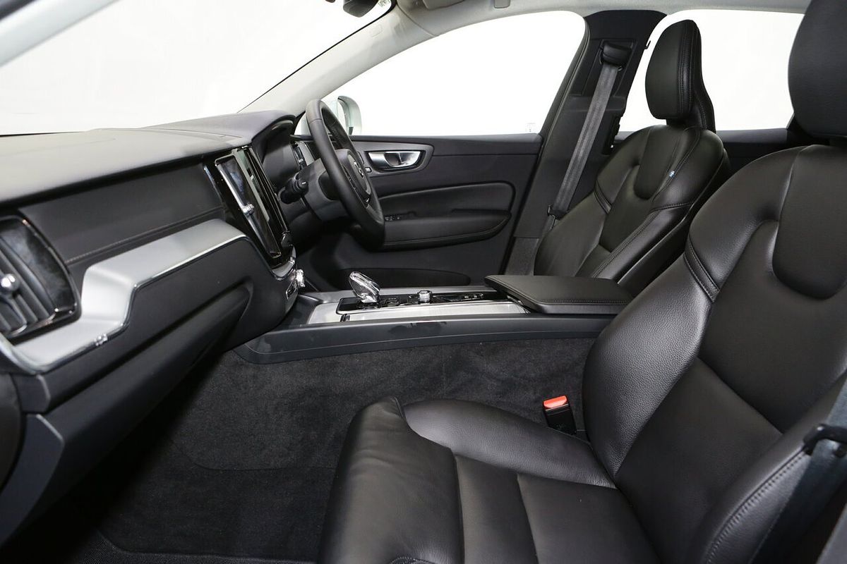 2023 Volvo XC60 Ultimate B5 Bright