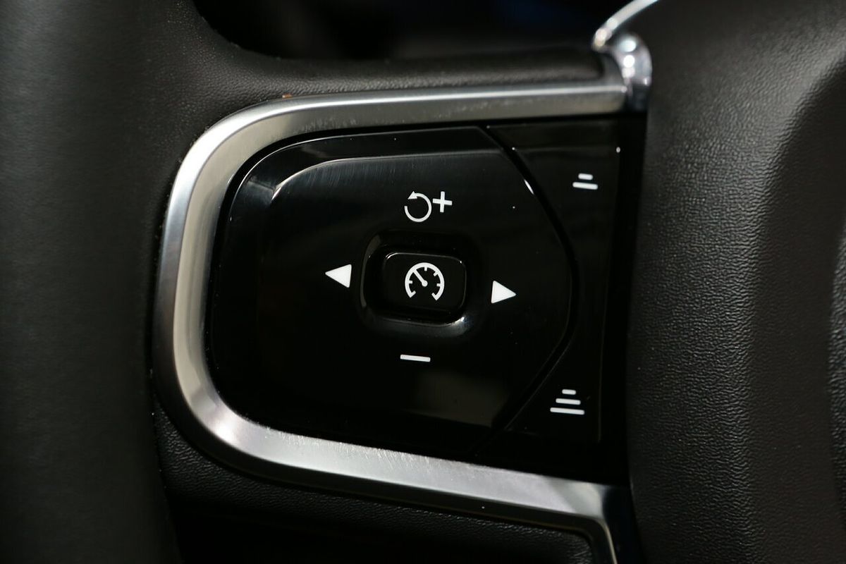 2023 Volvo XC60 Ultimate B5 Bright