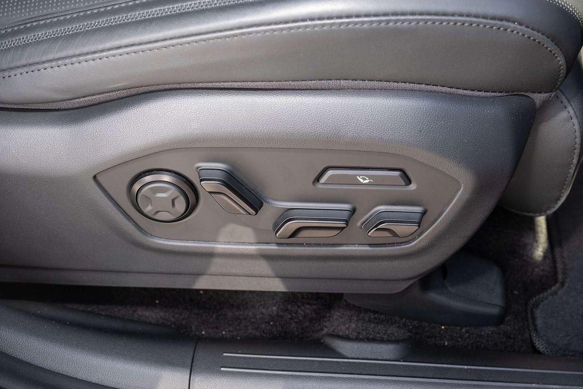 2025 Hyundai Santa Fe Calligraphy MX5.V1