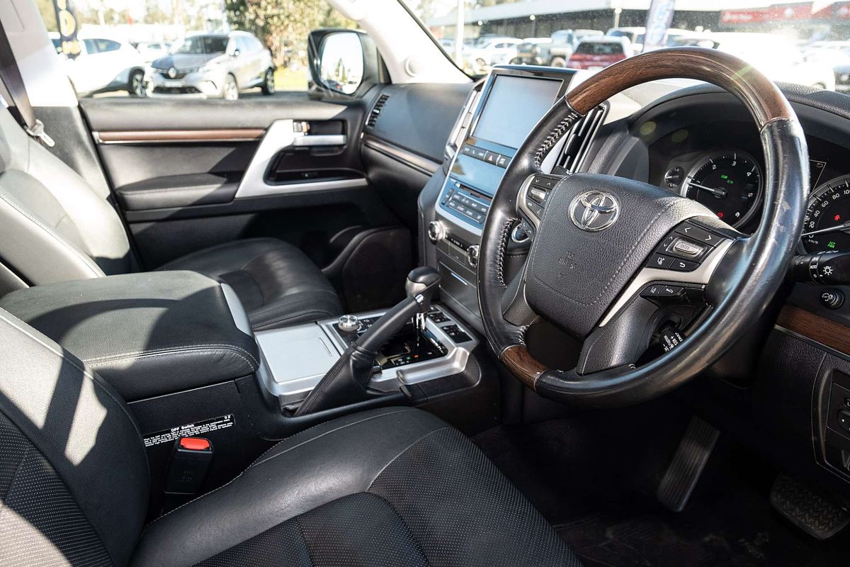 2020 Toyota Landcruiser Sahara VDJ200R