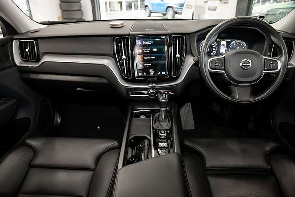 2021 Volvo XC60 T5 Momentum