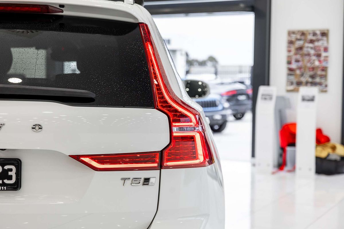 2021 Volvo XC60 T5 Momentum