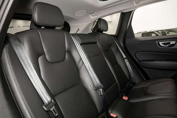 2021 Volvo XC60 T5 Momentum