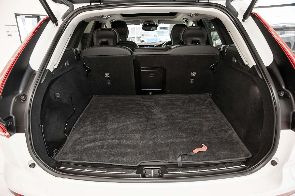 2021 Volvo XC60 T5 Momentum