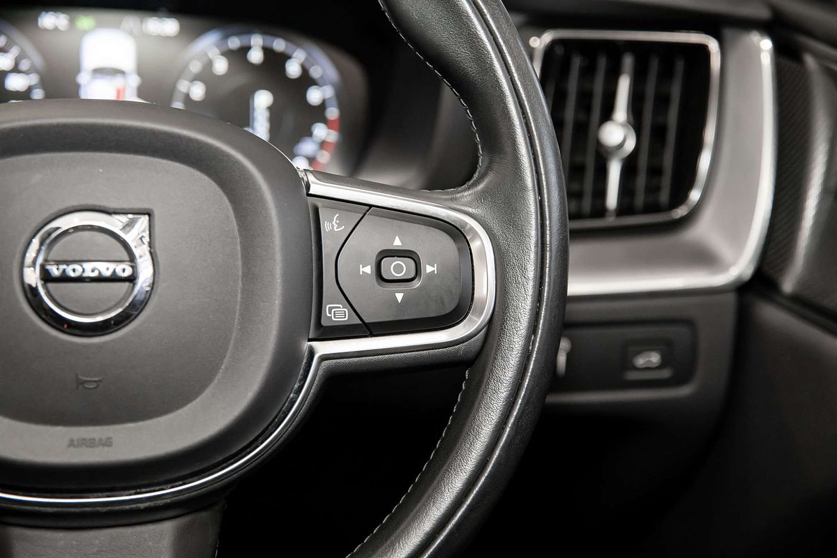2021 Volvo XC60 T5 Momentum