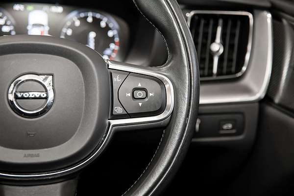 2021 Volvo XC60 T5 Momentum