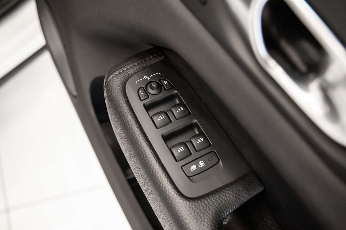 2021 Volvo XC60 T5 Momentum