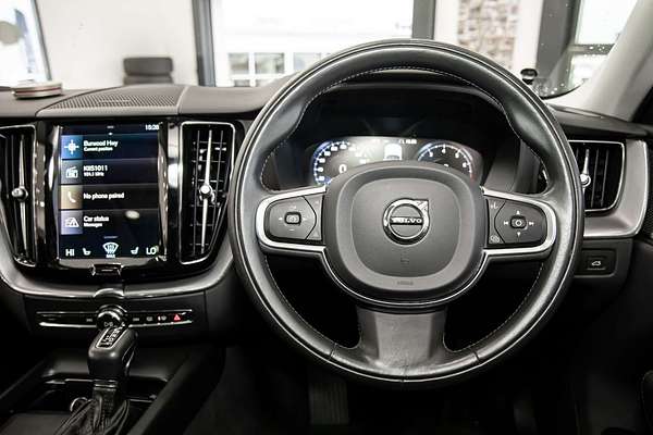 2021 Volvo XC60 T5 Momentum