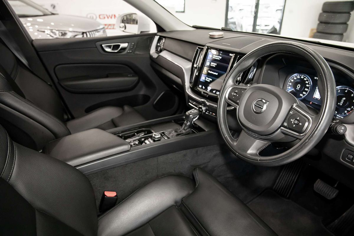 2021 Volvo XC60 T5 Momentum