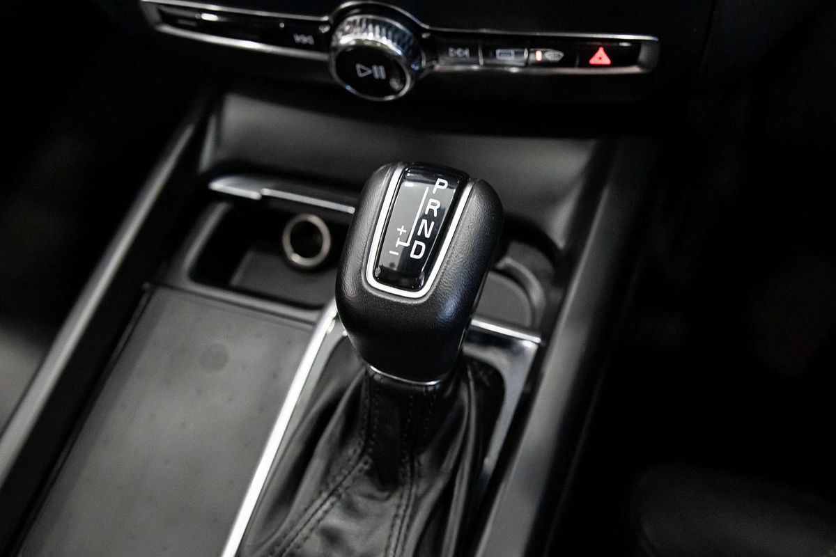 2021 Volvo XC60 T5 Momentum