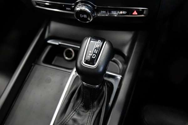 2021 Volvo XC60 T5 Momentum