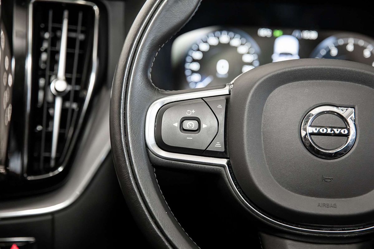 2021 Volvo XC60 T5 Momentum