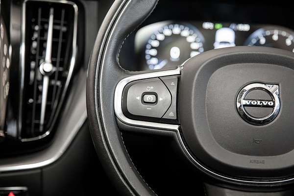 2021 Volvo XC60 T5 Momentum