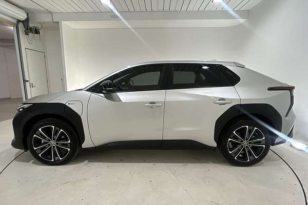 2023 Toyota bZ4X XEAM10R