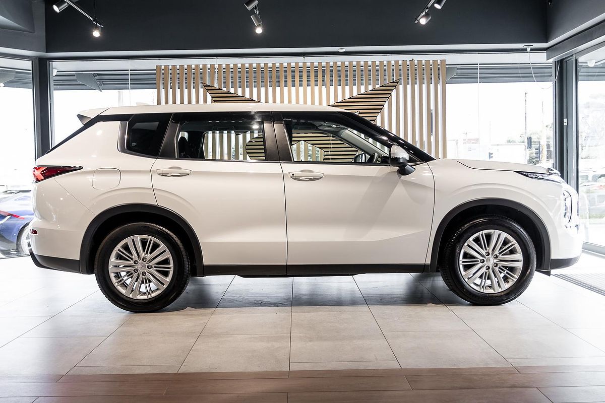 2022 Mitsubishi Outlander ES ZM