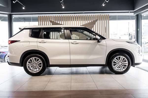 2022 Mitsubishi Outlander ES ZM