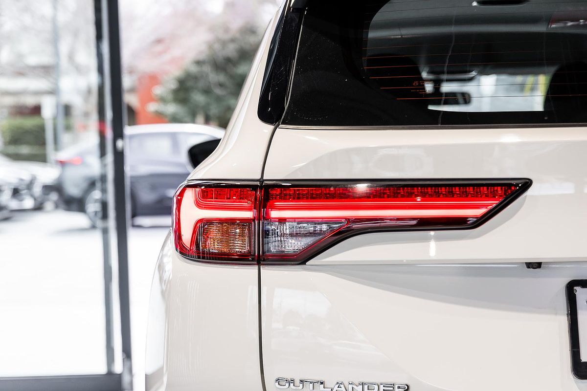 2022 Mitsubishi Outlander ES ZM
