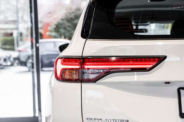 2022 Mitsubishi Outlander ES ZM