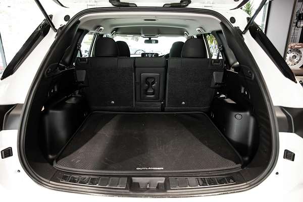 2022 Mitsubishi Outlander ES ZM