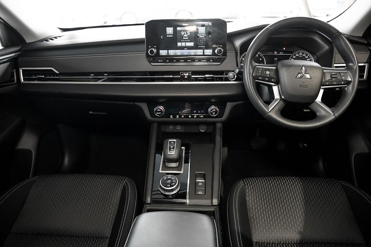 2022 Mitsubishi Outlander ES ZM