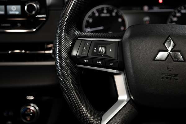 2022 Mitsubishi Outlander ES ZM