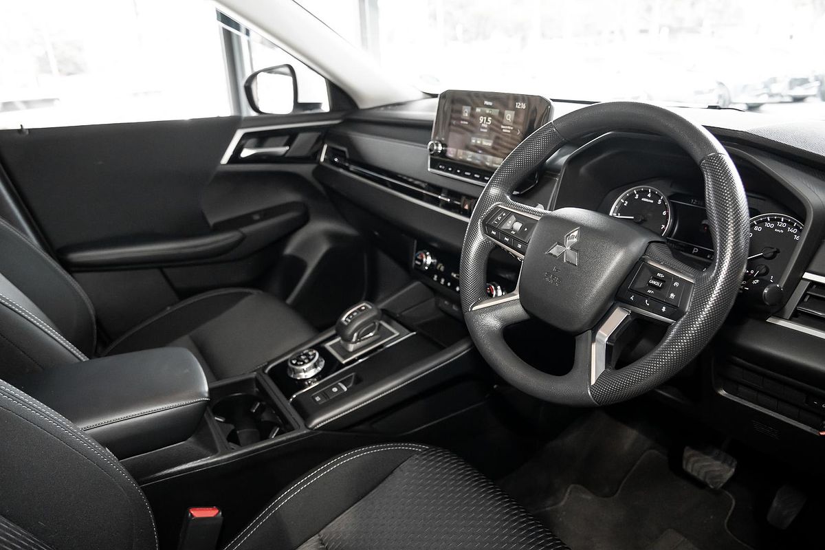 2022 Mitsubishi Outlander ES ZM