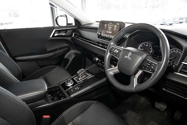 2022 Mitsubishi Outlander ES ZM