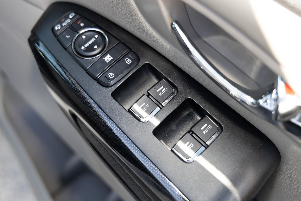 2018 Kia Carnival Si YP