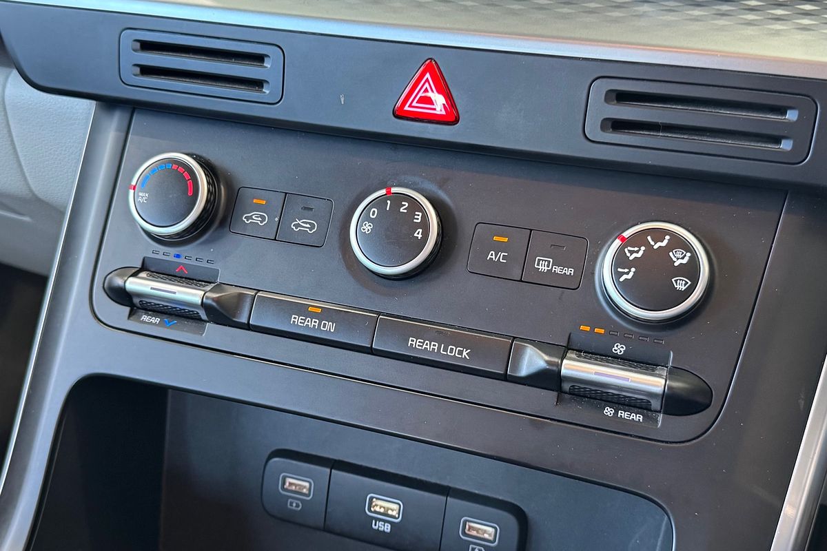 2023 Kia Carnival S KA4