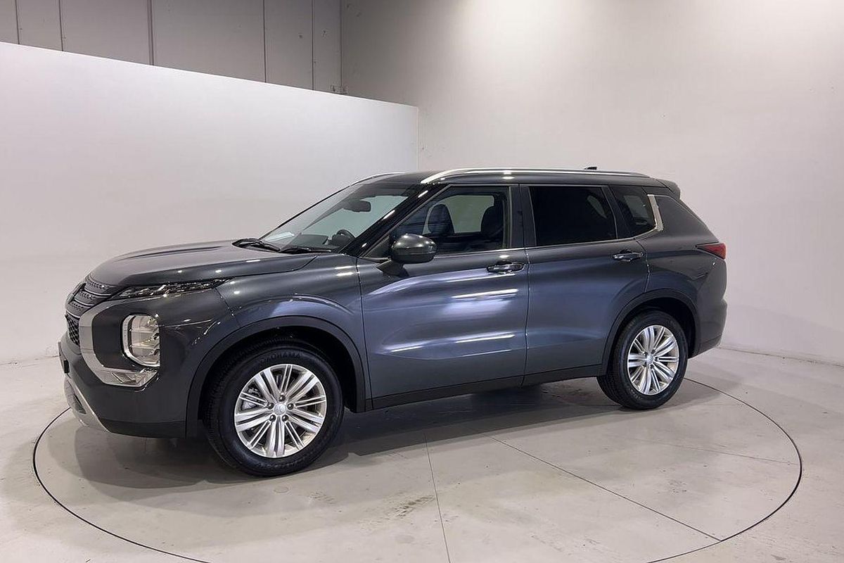 2024 Mitsubishi Outlander LS ZM