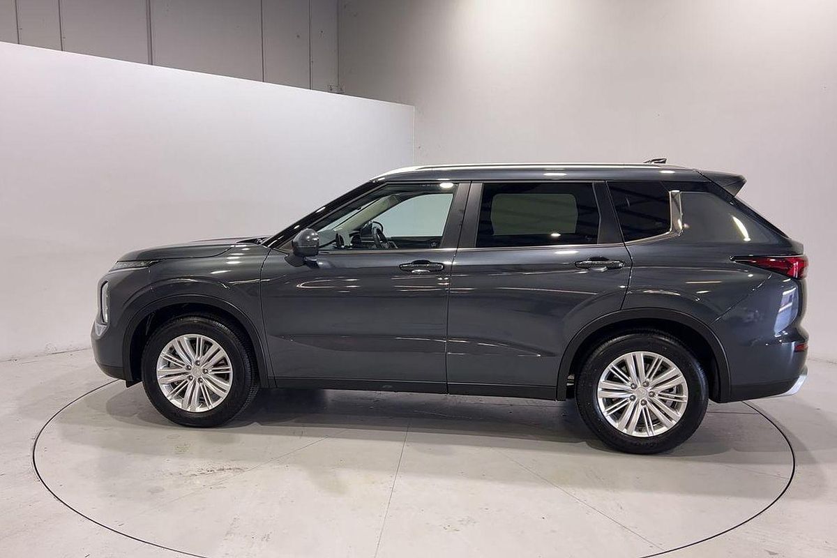 2024 Mitsubishi Outlander LS ZM
