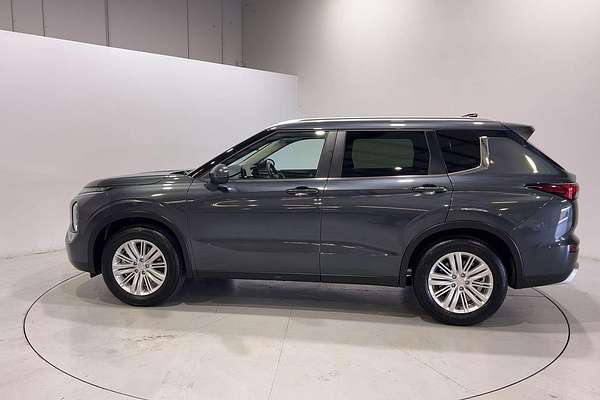 2024 Mitsubishi Outlander LS ZM
