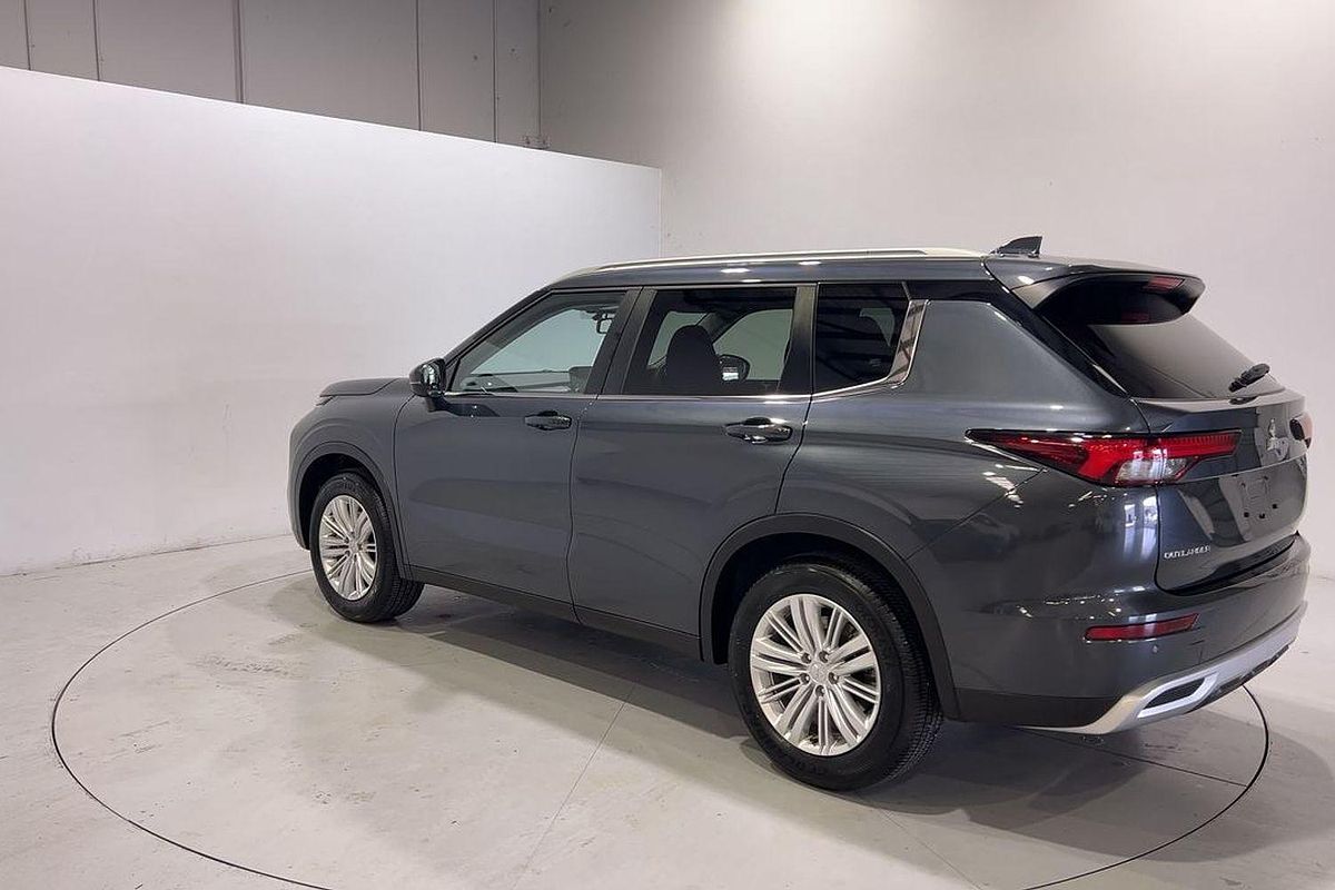 2024 Mitsubishi Outlander LS ZM