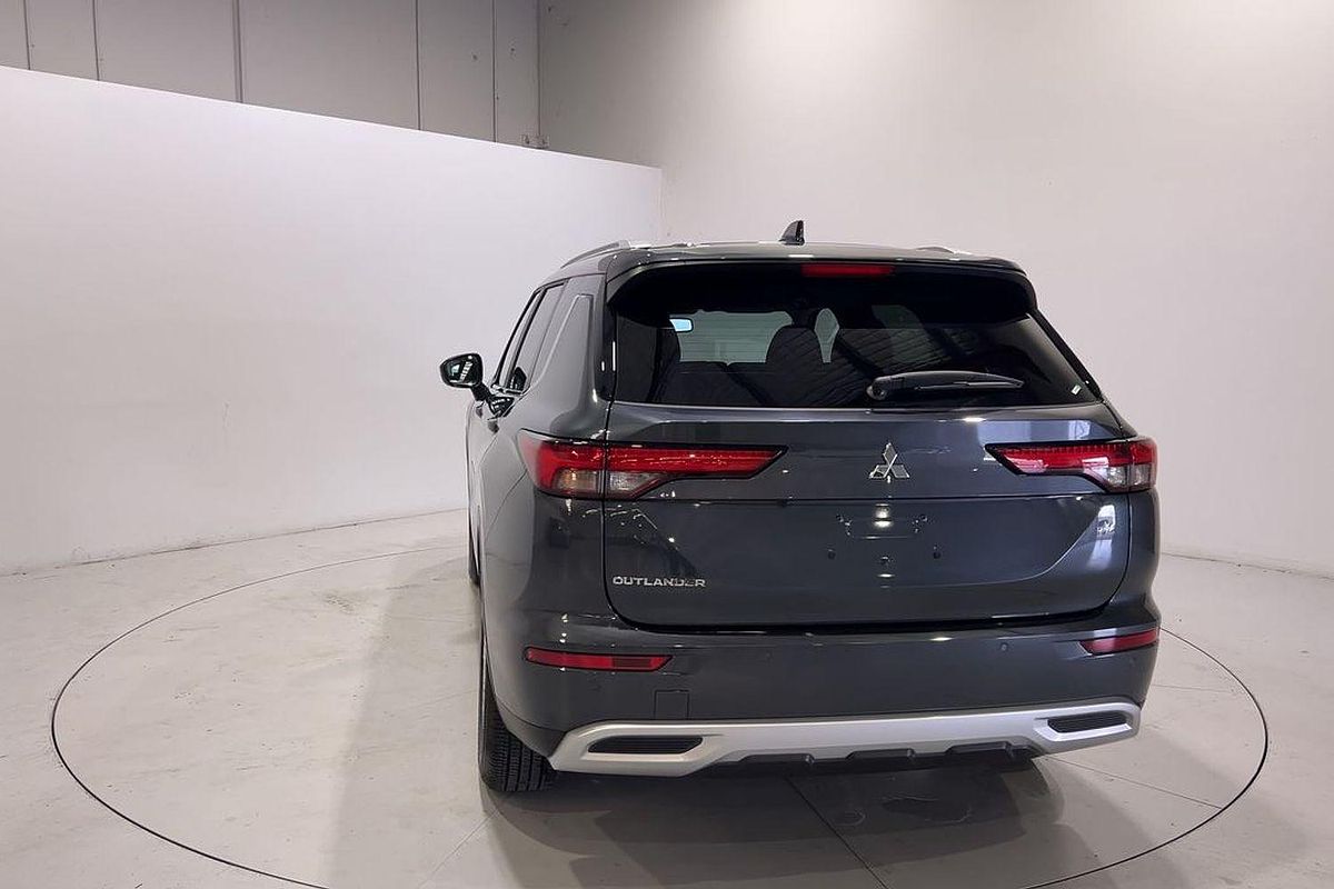 2024 Mitsubishi Outlander LS ZM