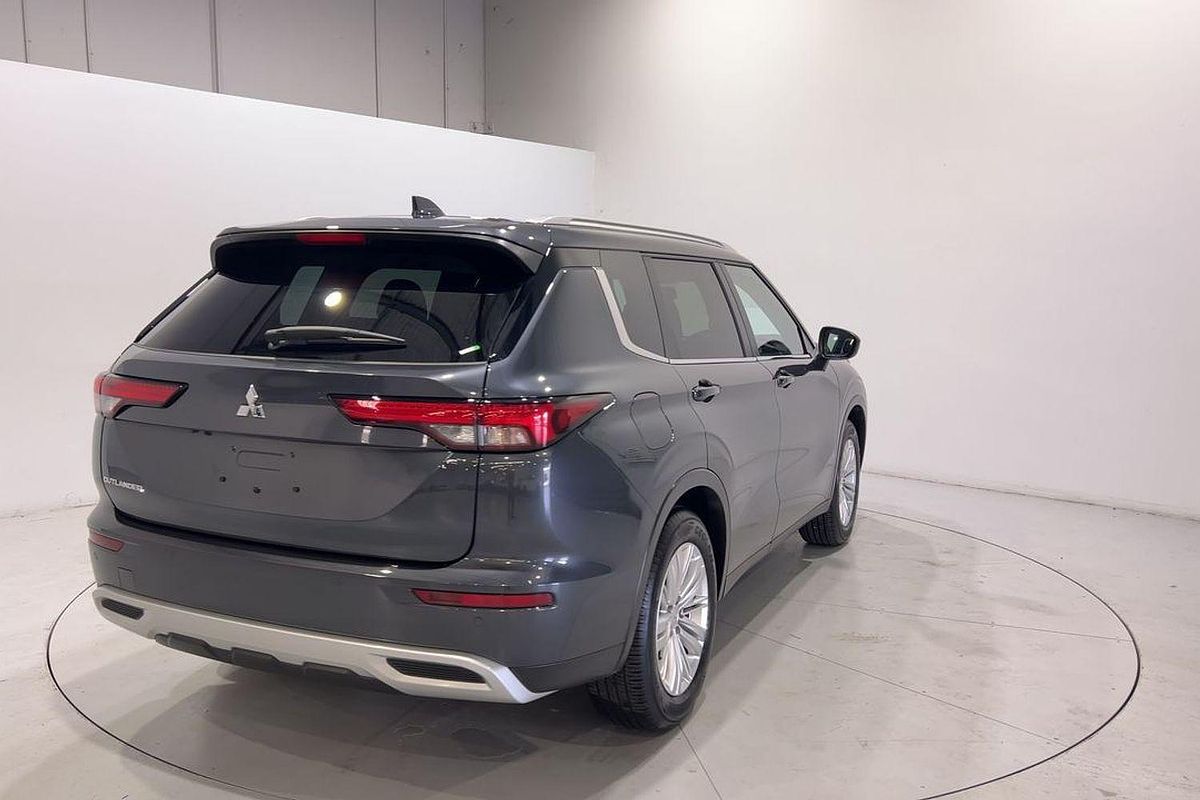 2024 Mitsubishi Outlander LS ZM