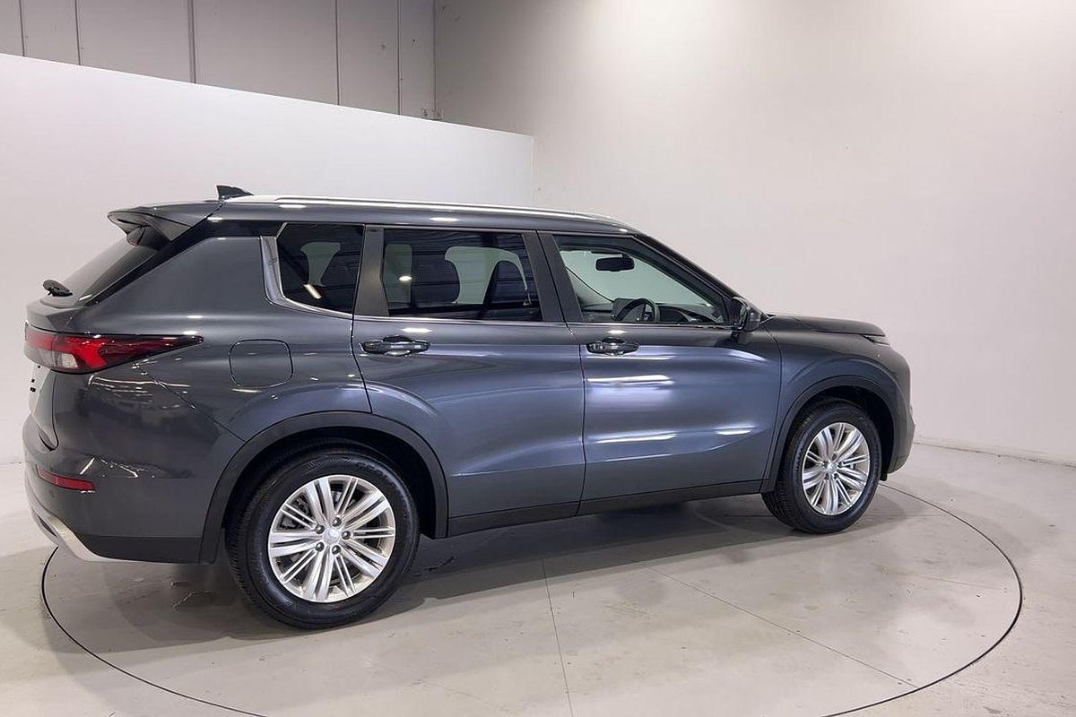 2024 Mitsubishi Outlander LS ZM
