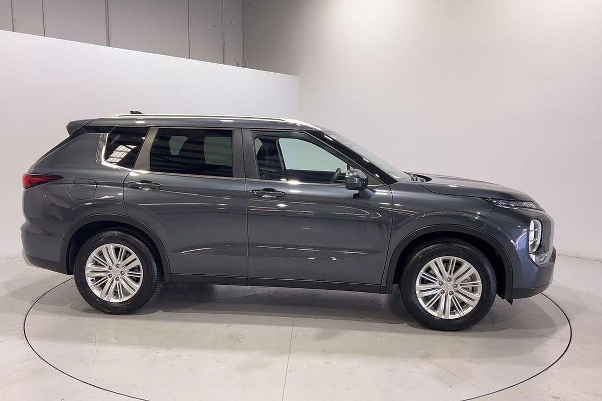 2024 Mitsubishi Outlander LS ZM