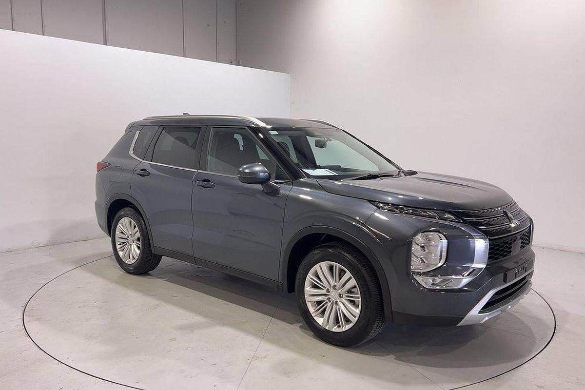 2024 Mitsubishi Outlander LS ZM