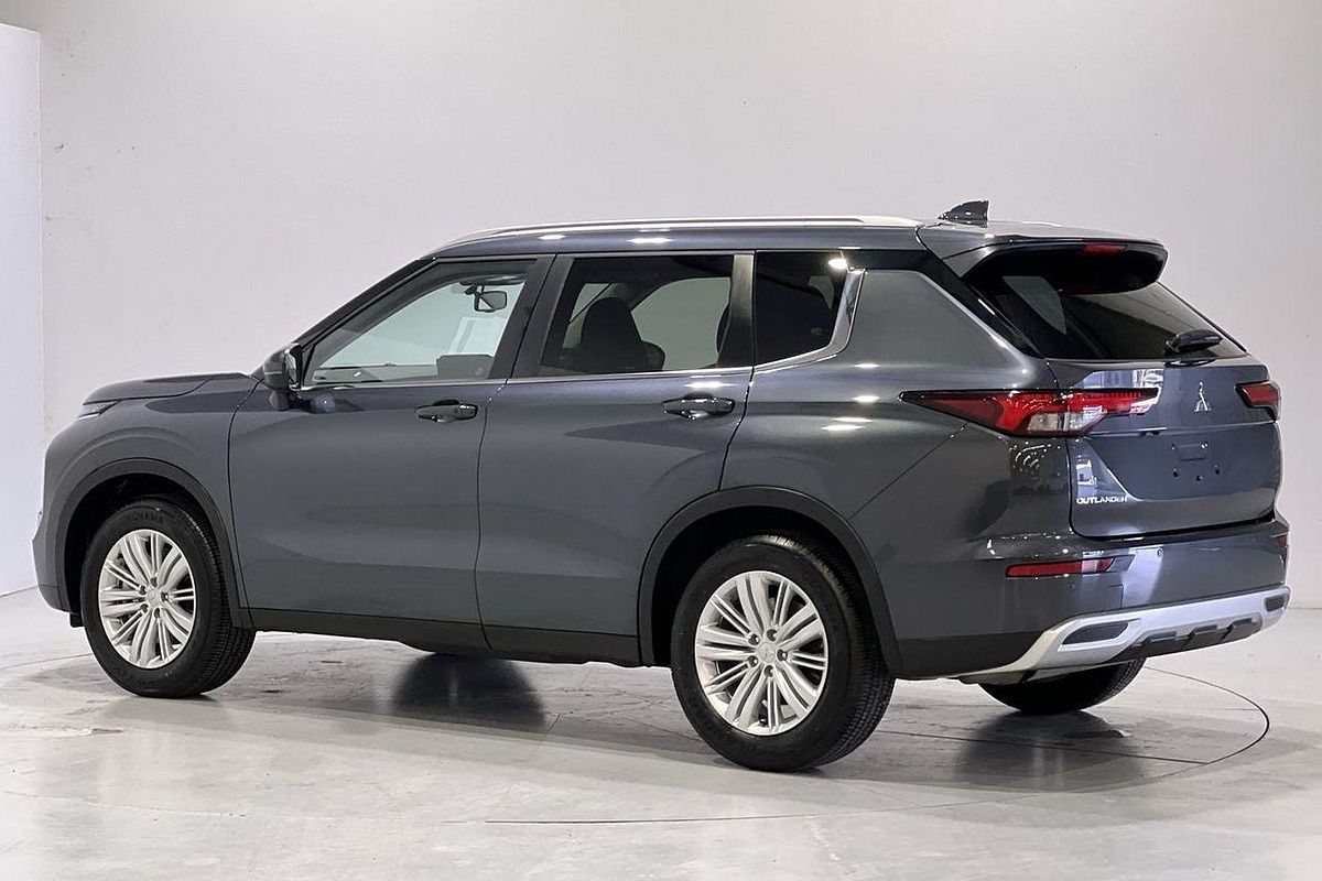 2024 Mitsubishi Outlander LS ZM