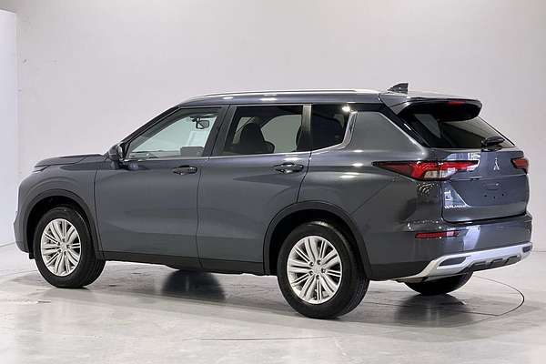 2024 Mitsubishi Outlander LS ZM