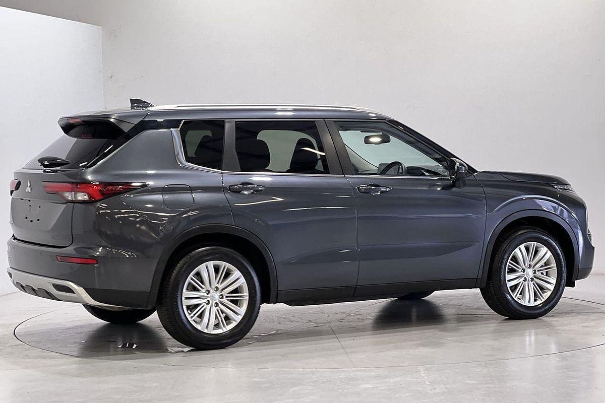 2024 Mitsubishi Outlander LS ZM