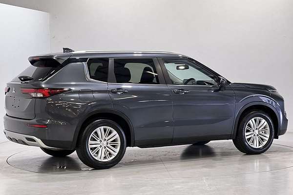 2024 Mitsubishi Outlander LS ZM