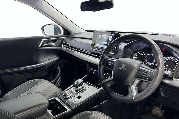 2024 Mitsubishi Outlander LS ZM