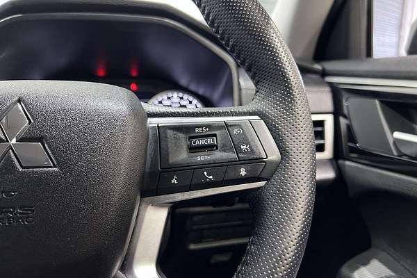 2024 Mitsubishi Outlander LS ZM