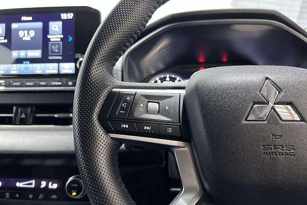 2024 Mitsubishi Outlander LS ZM