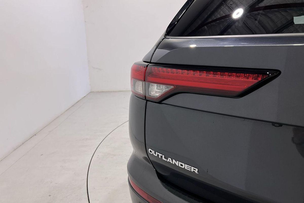 2024 Mitsubishi Outlander LS ZM