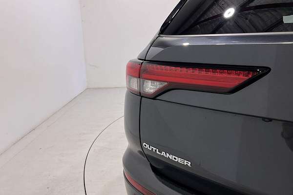 2024 Mitsubishi Outlander LS ZM